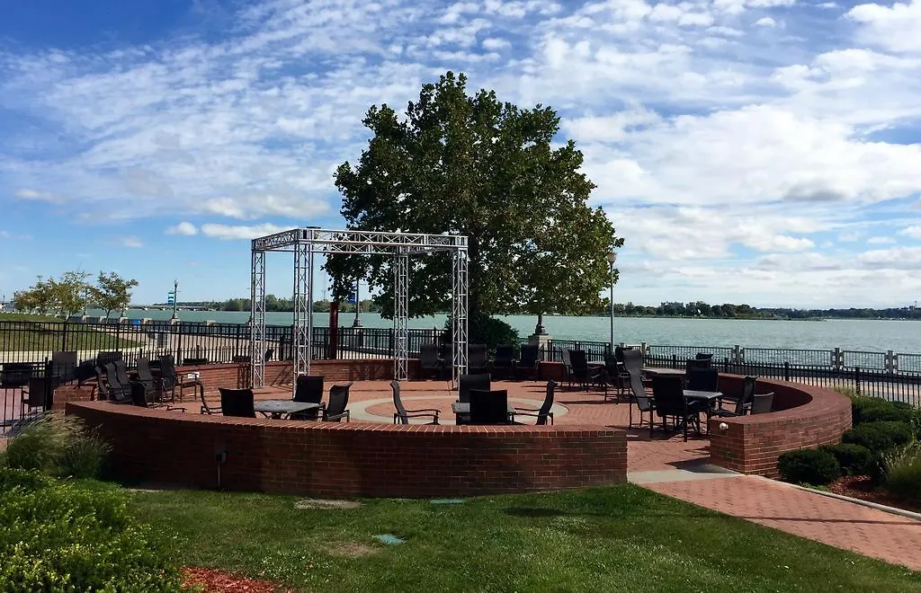 Roberts Riverwalk Urban Resort Hotel-1