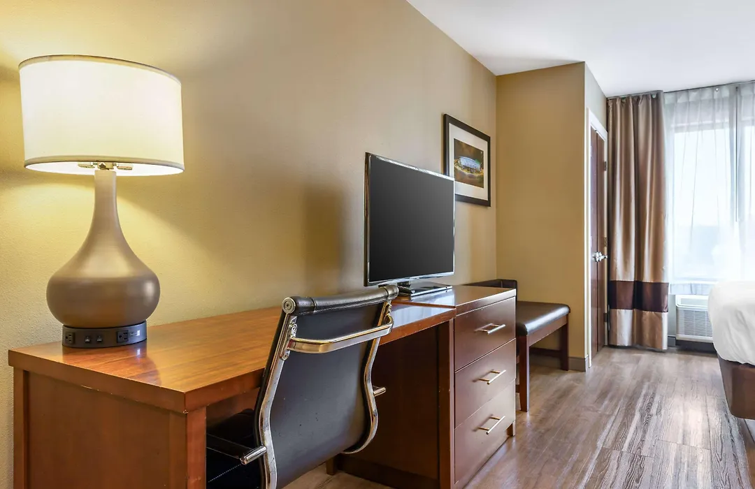 Comfort Inn & Suites At Crossplex Village-1