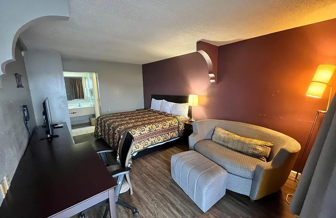 Rodeway Inn-1