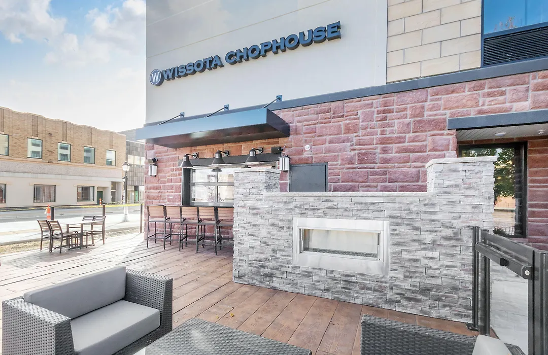 Cobblestone Hotel & Suites - Janesville-1