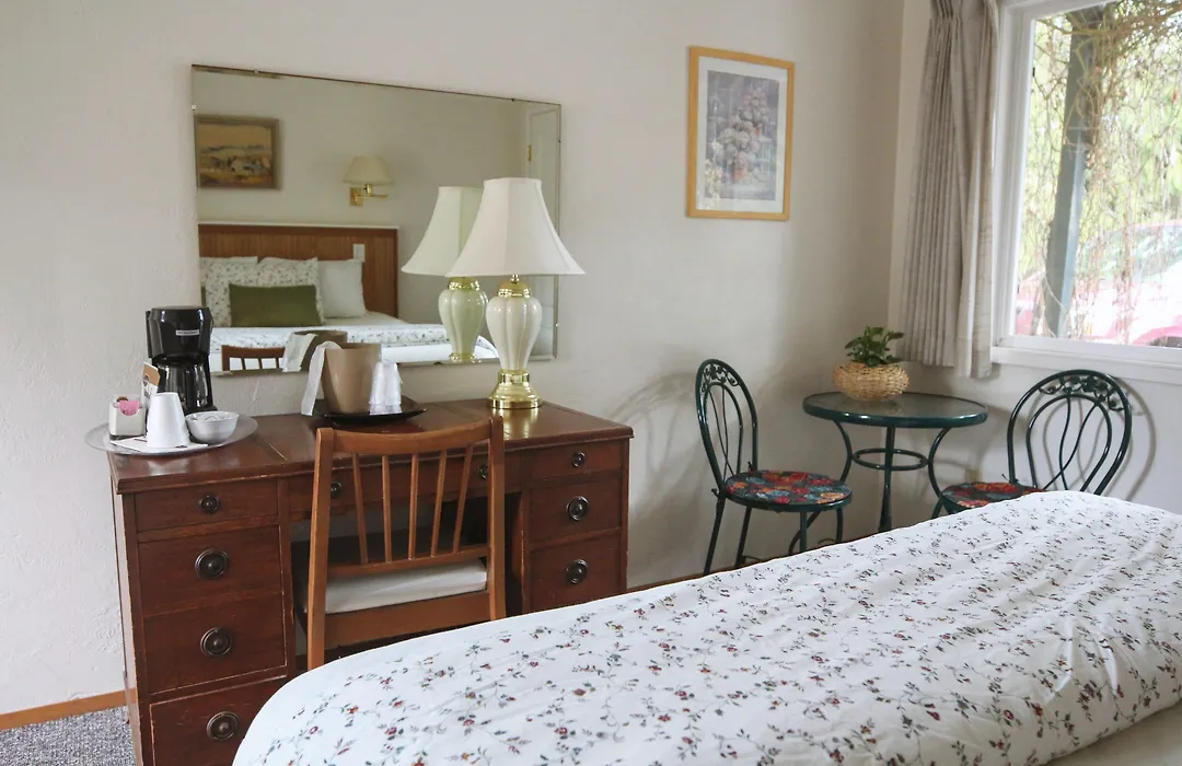Emerald Valley Inn-1