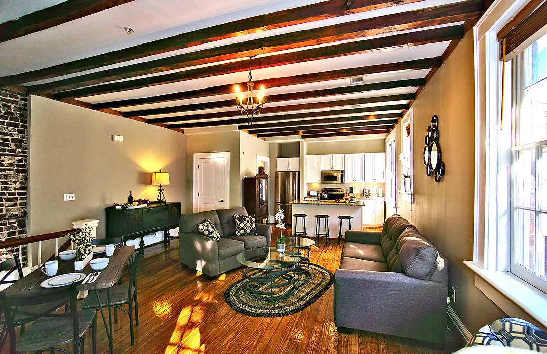 Comfy Carriage House Steps From The River-1