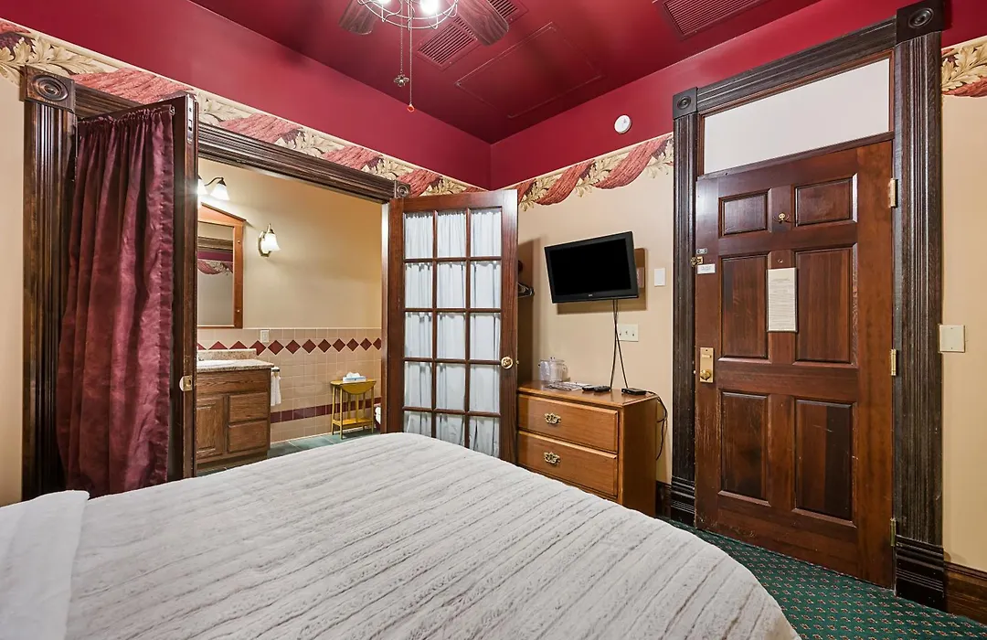 Historic Iron Horse Inn - Deadwood-1