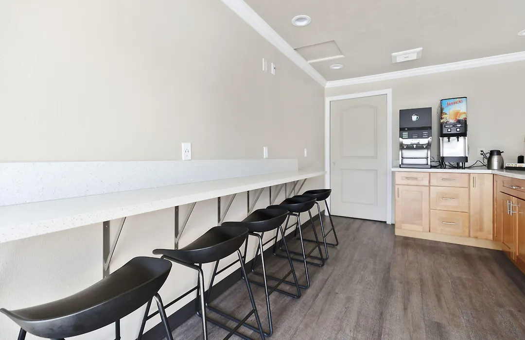 Le Blanc Inn & Suites-1