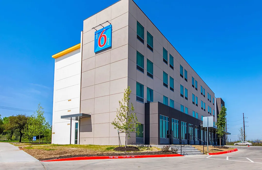 Studio 6 Austin Airport-1