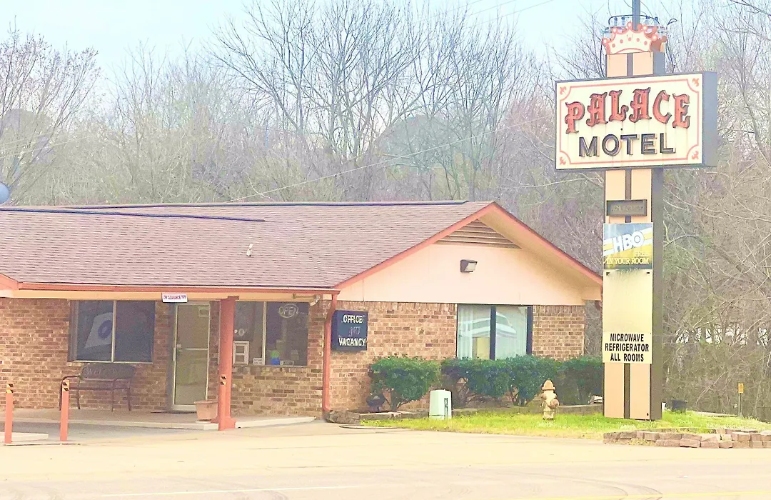 Palace Motel Dequeen-1