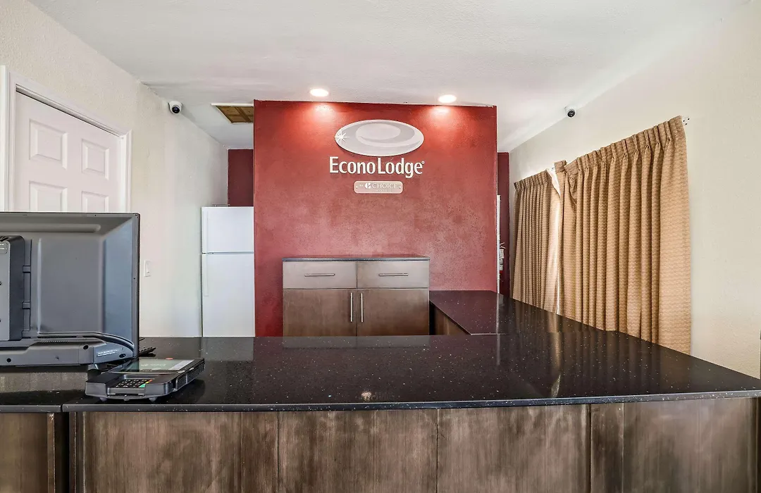 Econo Lodge Needles-1