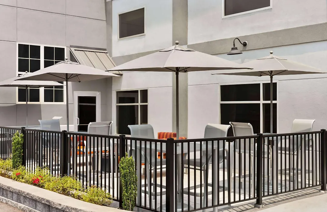 Days Inn & Suites By Wyndham Bowling Green-1