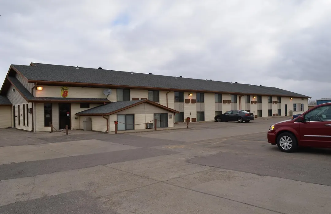 Super 8 By Wyndham Devils Lake-1