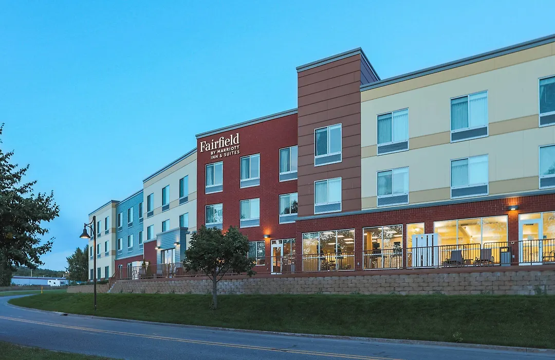 Fairfield Inn & Suites Marquette-1