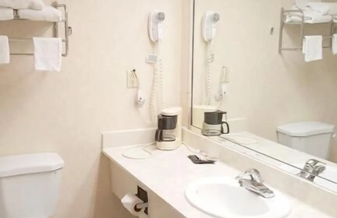 Red Carpet Inn & Suites Carneys Point/Wilmington-1