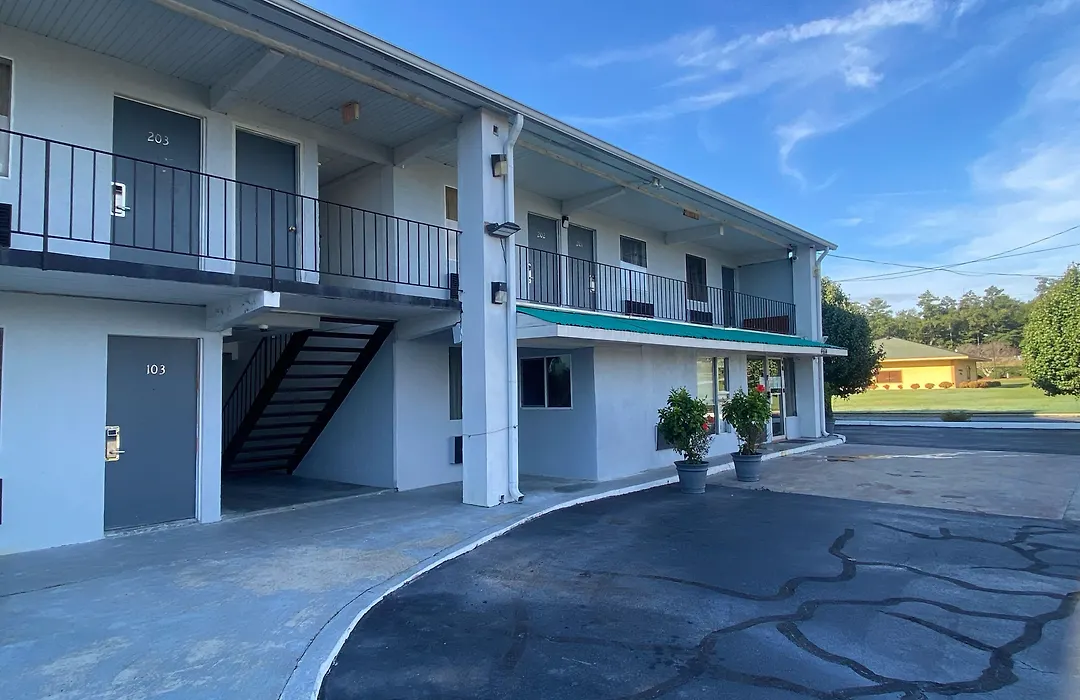 Discovery Inn Macon-1