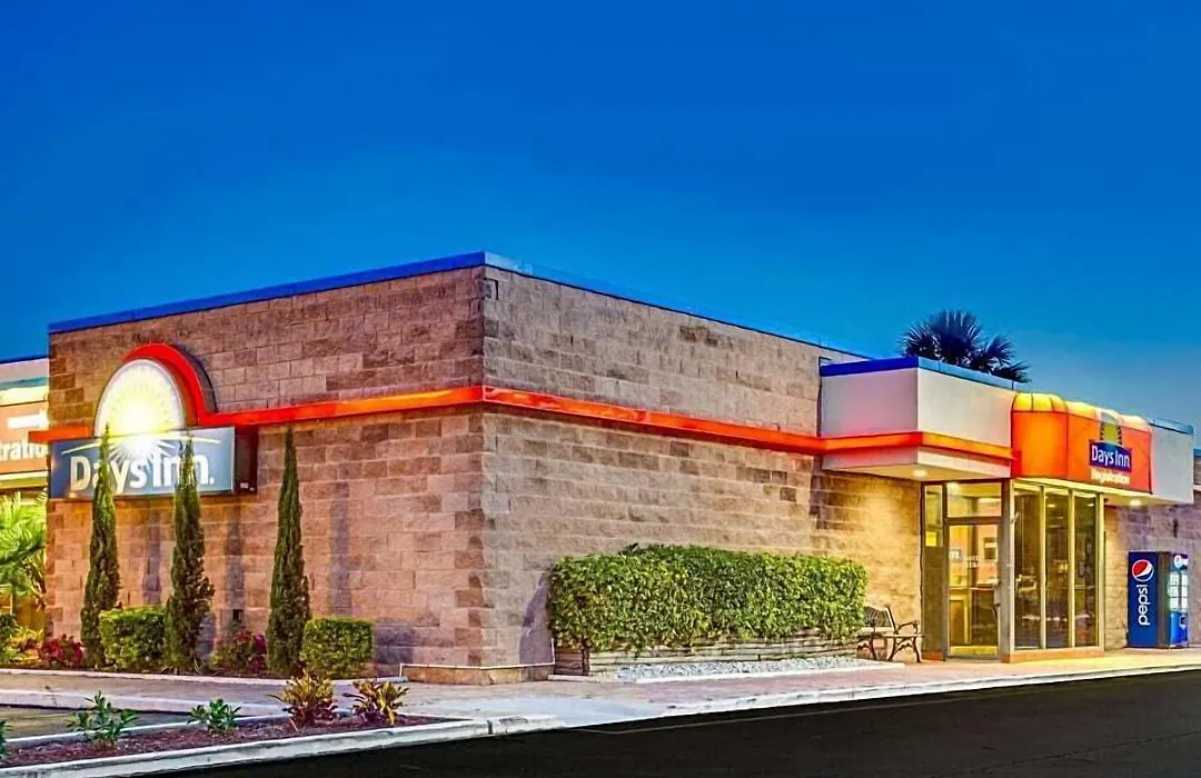 Days Inn By Wyndham Bradenton - Near The Gulf-1