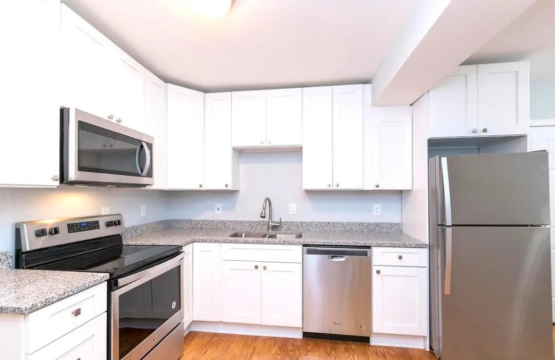 Budget Bed Room Near Downtown Inner Harbor W Free Parking-1