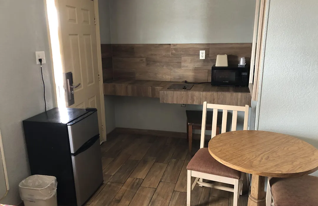 Budget Inn-1