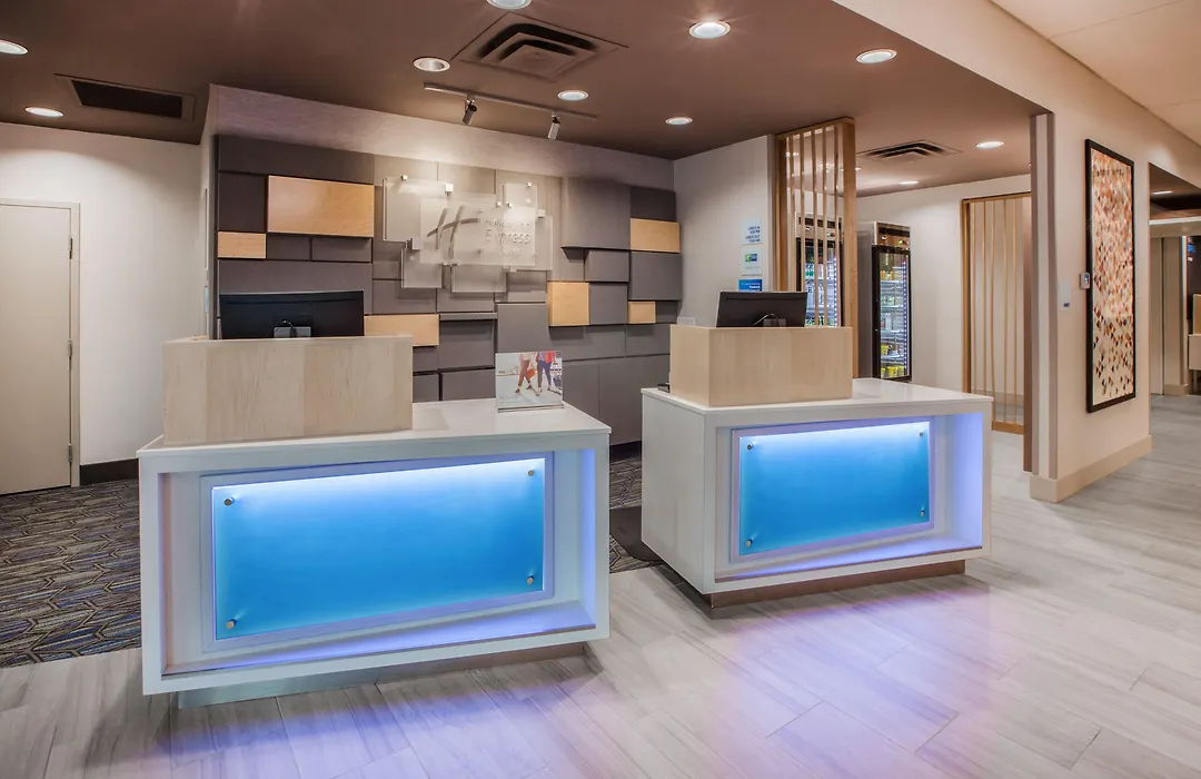 Holiday Inn Express & Suites - Fayetteville South By Ihg-1
