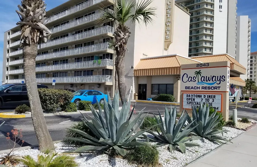 Castaways Resort Studios-1