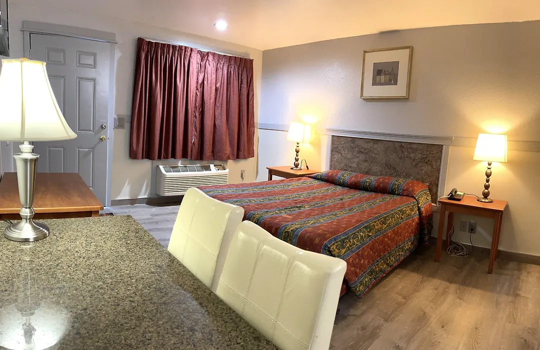 Emerald Best Motel-1