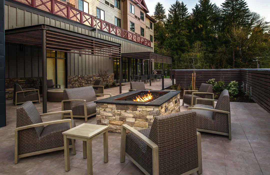 Courtyard By Marriott Olympia-1