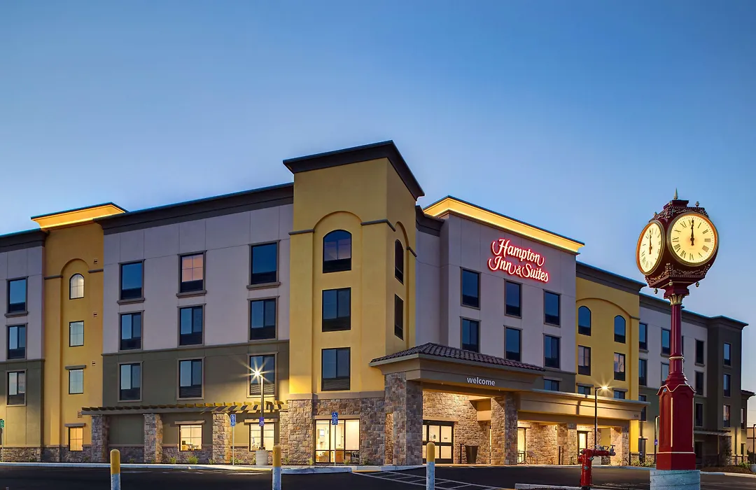 Hampton Inn & Suites Marina-1