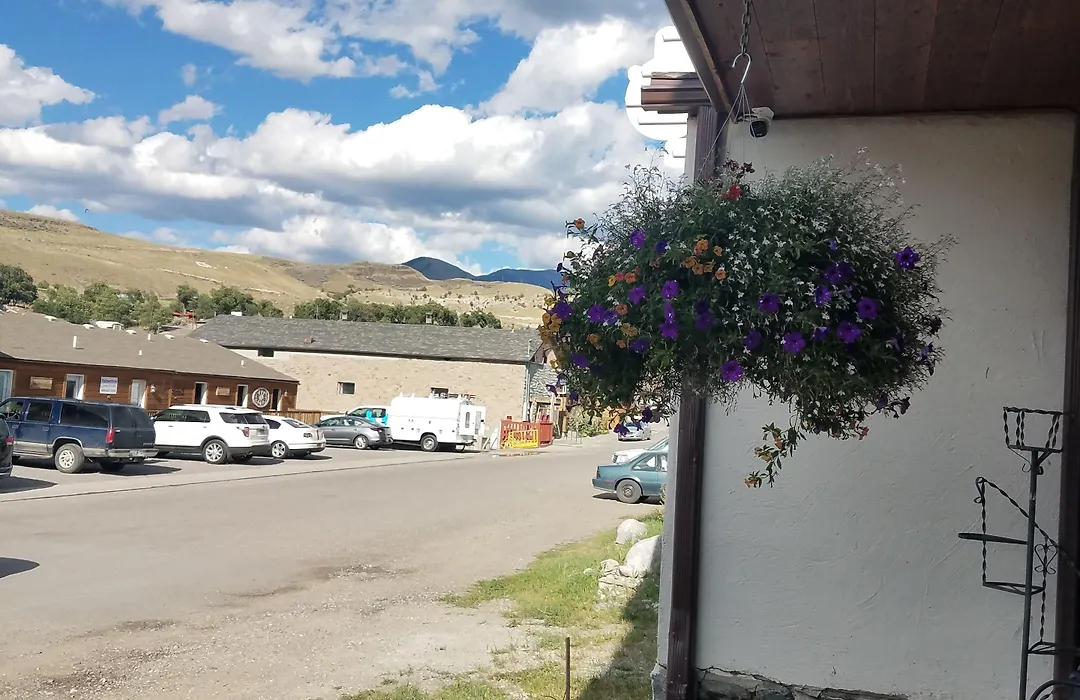 406 Lodge At Yellowstone-1