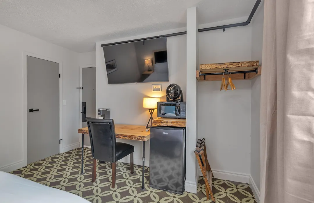 Highliner Hotel- King Suite 312 With City View Hotel Room-1