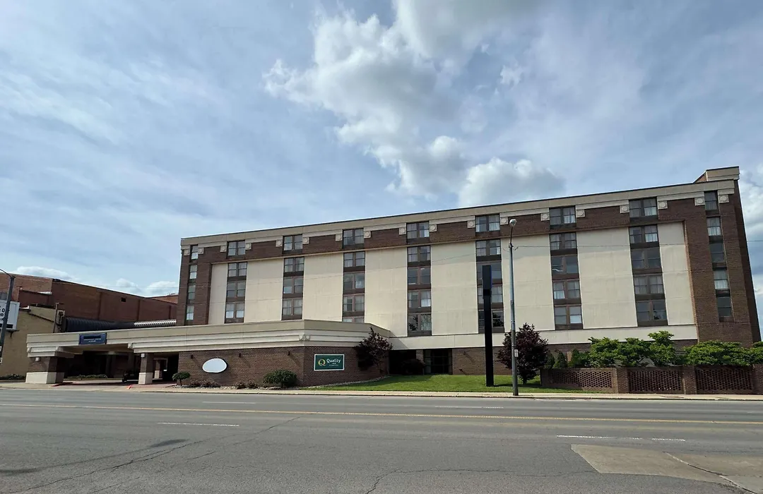 Quality Inn & Suites Downtown Mansfield-1