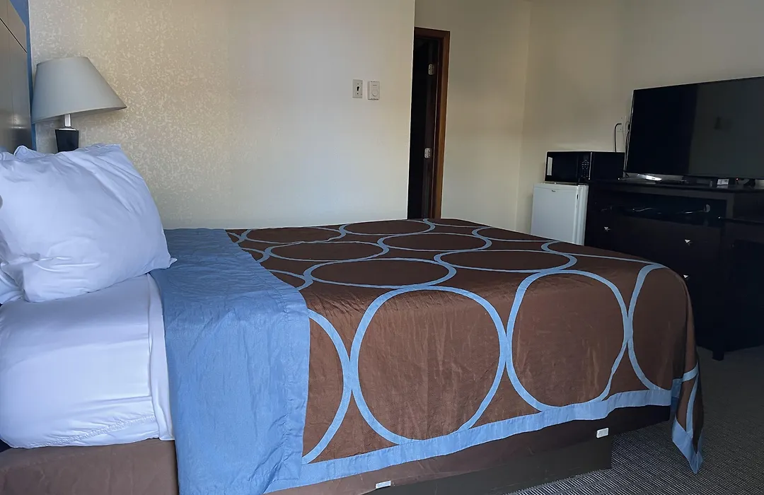 Amerivu Inn & Suites-1