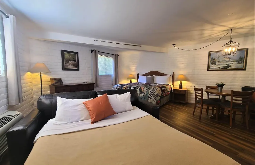 The Nook Pinetop-1