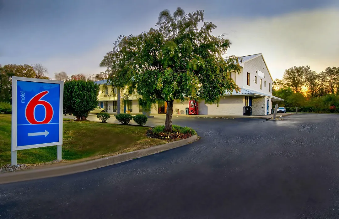 Motel 6 Jeffersonville, In-1