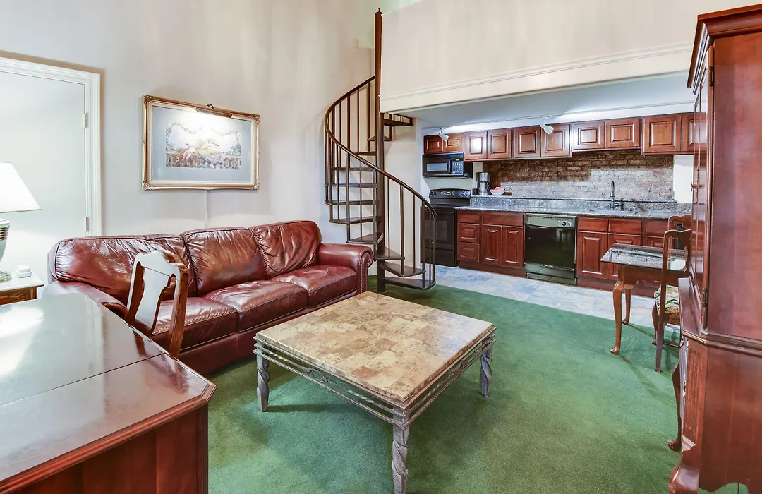 Plaza Suites Downtown New Orleans-1
