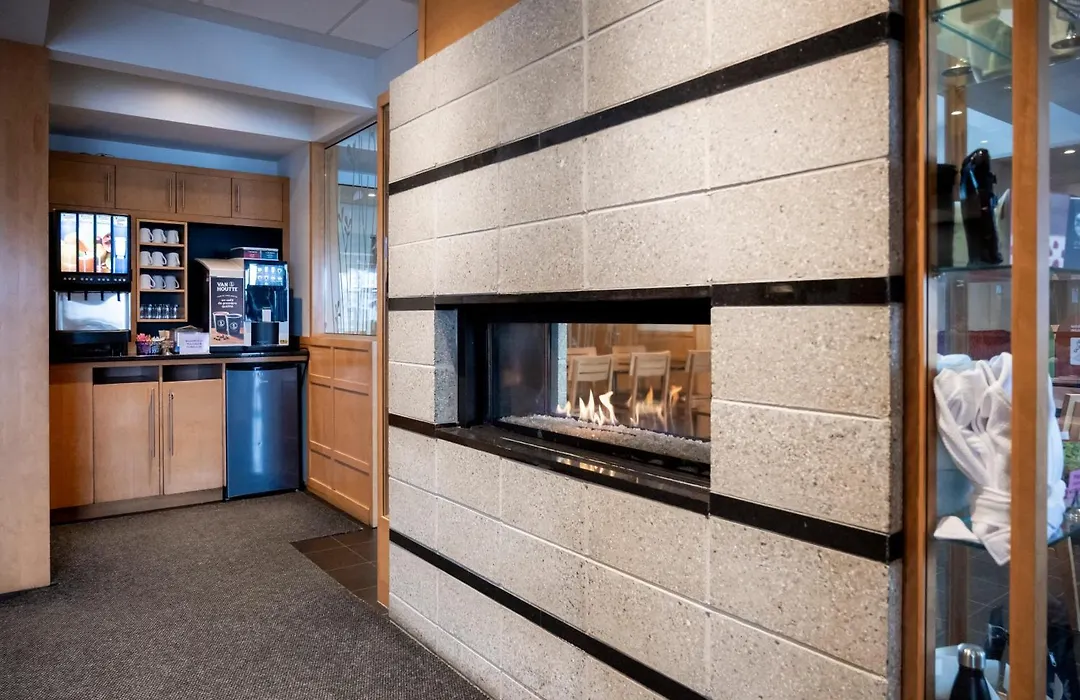 Hotel & Suites Le Dauphin Quebec-1