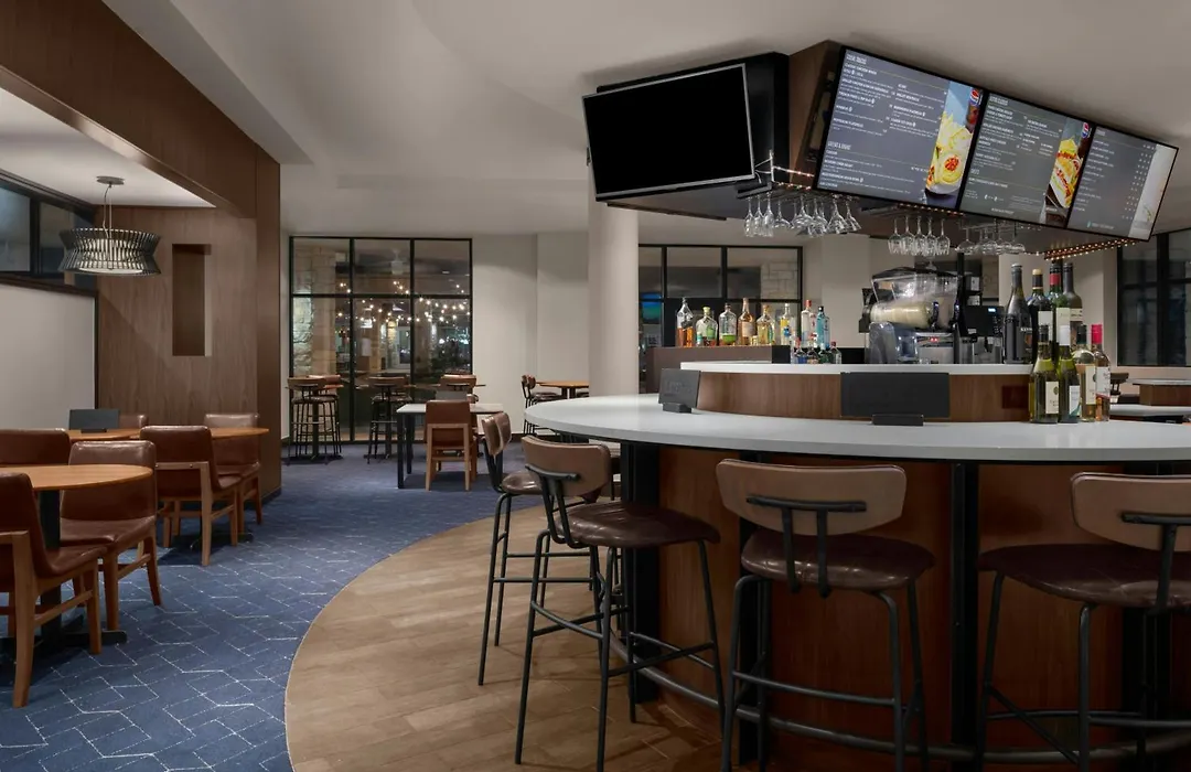 Courtyard By Marriott San Antonio Six Flags At The Rim-1