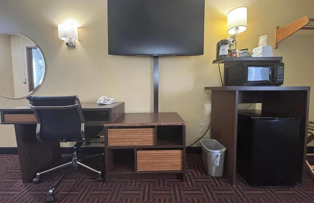 Super 8 By Wyndham Peoria-1