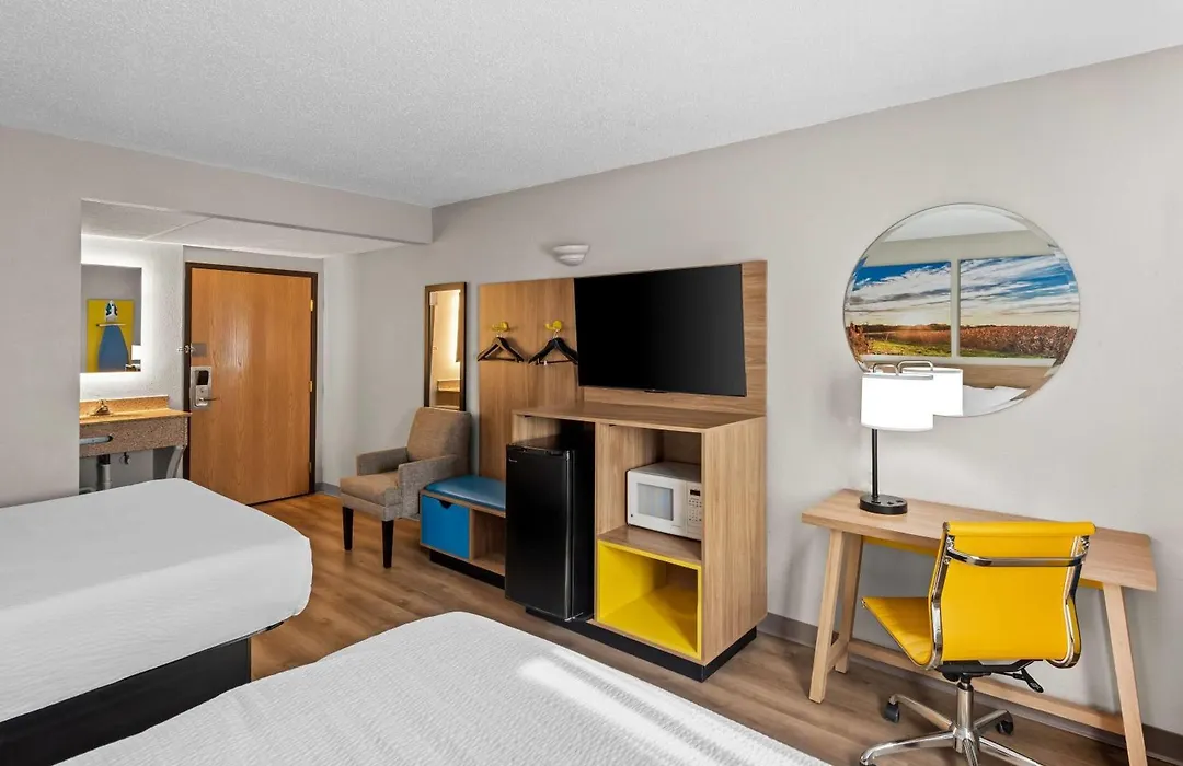Days Inn By Wyndham Ames-1