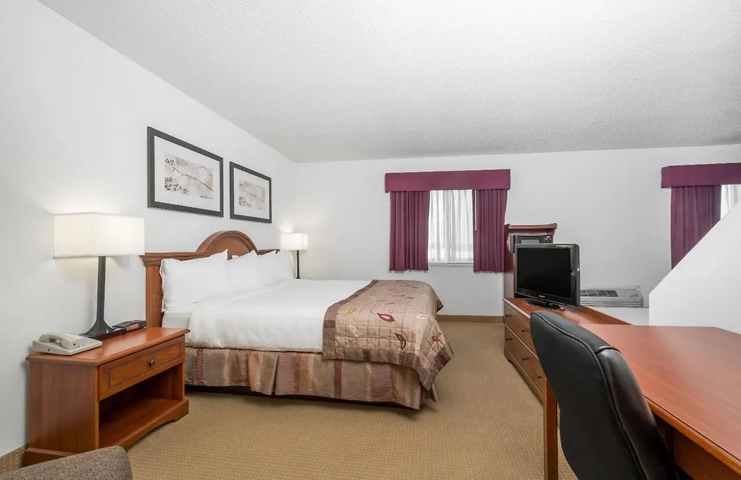 Baymont By Wyndham Marshfield-1