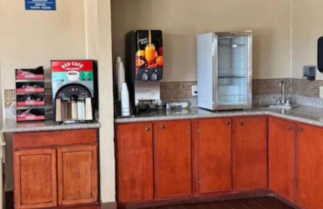Days Inn By Wyndham San Antonio Splashtown/Att Center-1