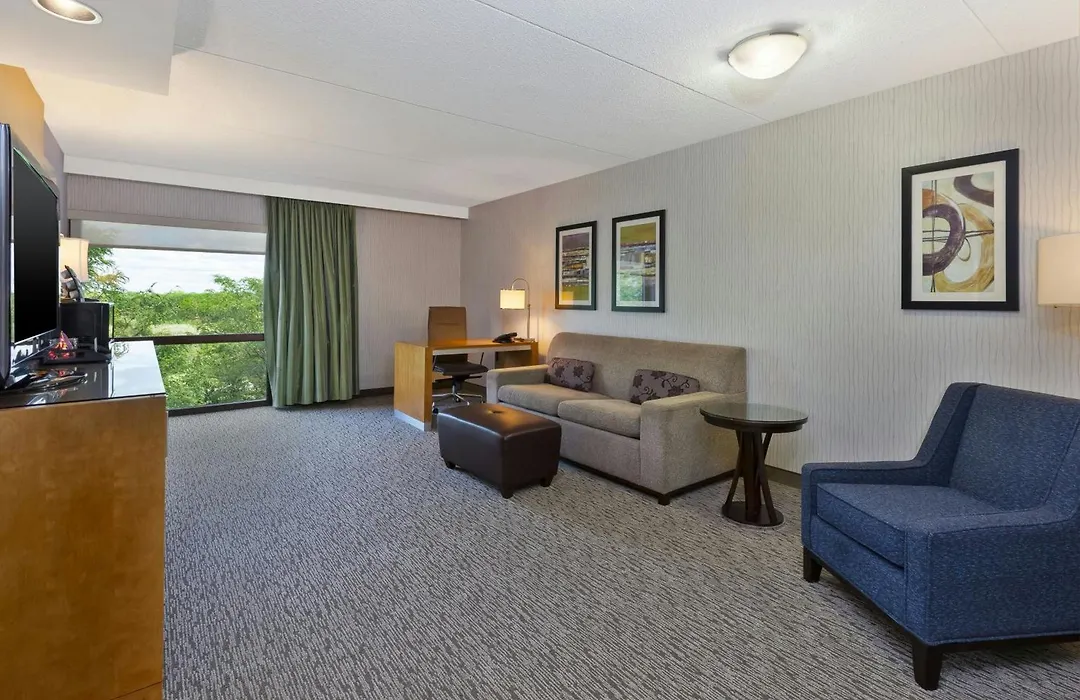 Hotel Auburn Hills-1