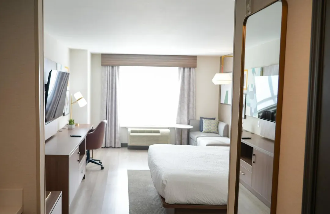 Holiday Inn & Suites Phoenix Airport By Ihg-1