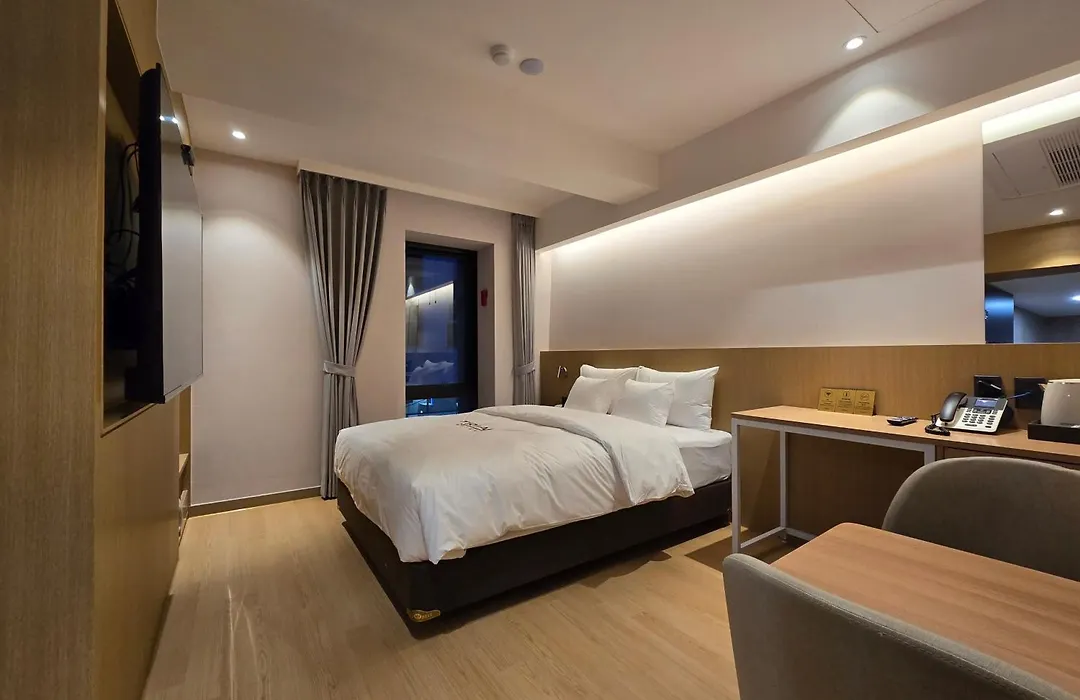 Tria Business & Boutique Hotel-1
