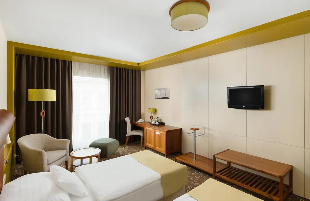 Corso Hotel Pecs-1