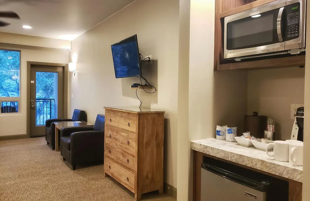 Driftwood Lodge-1