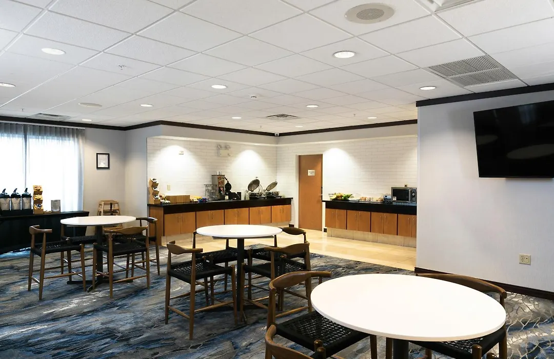 Fairfield Inn & Suites By Marriott Milwaukee Airport-1