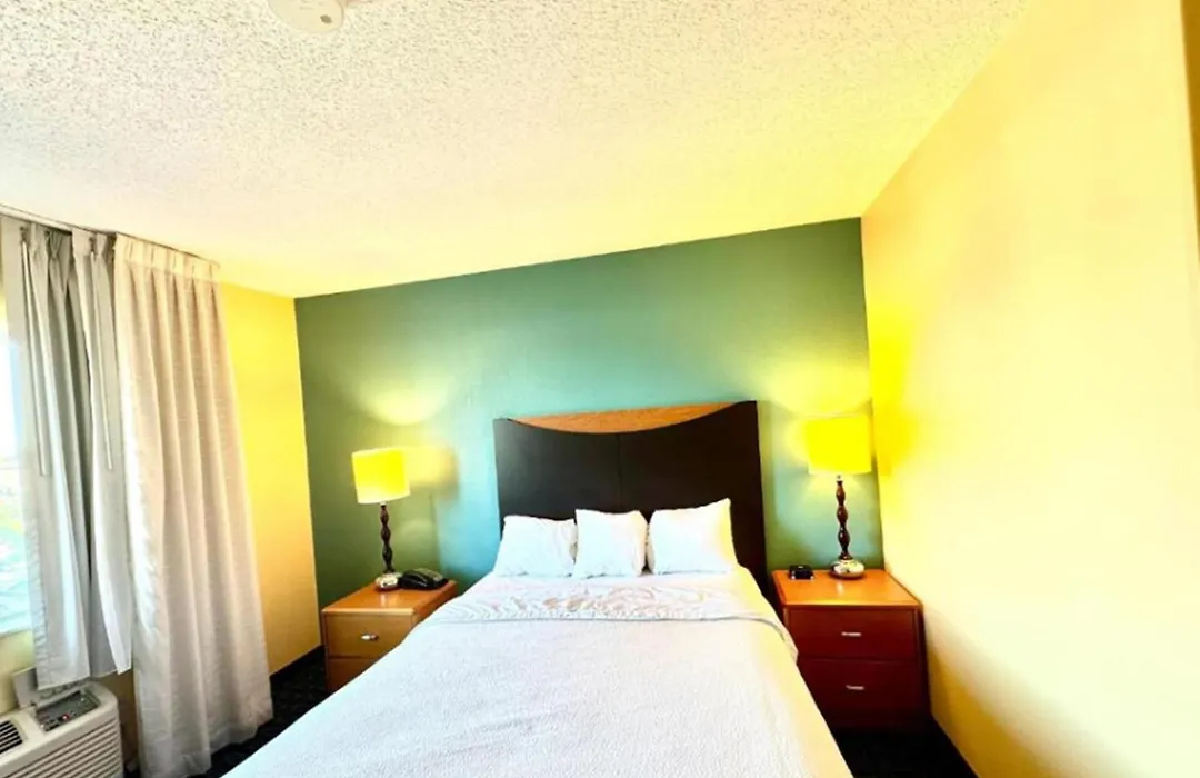 Country Inn & Suites By Radisson, Bismarck-Mandan-1