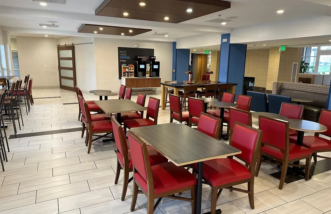 Holiday Inn Express & Suites Tracy By Ihg-1