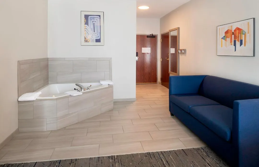Holiday Inn Express Hotel & Suites Fort Atkinson By Ihg-1