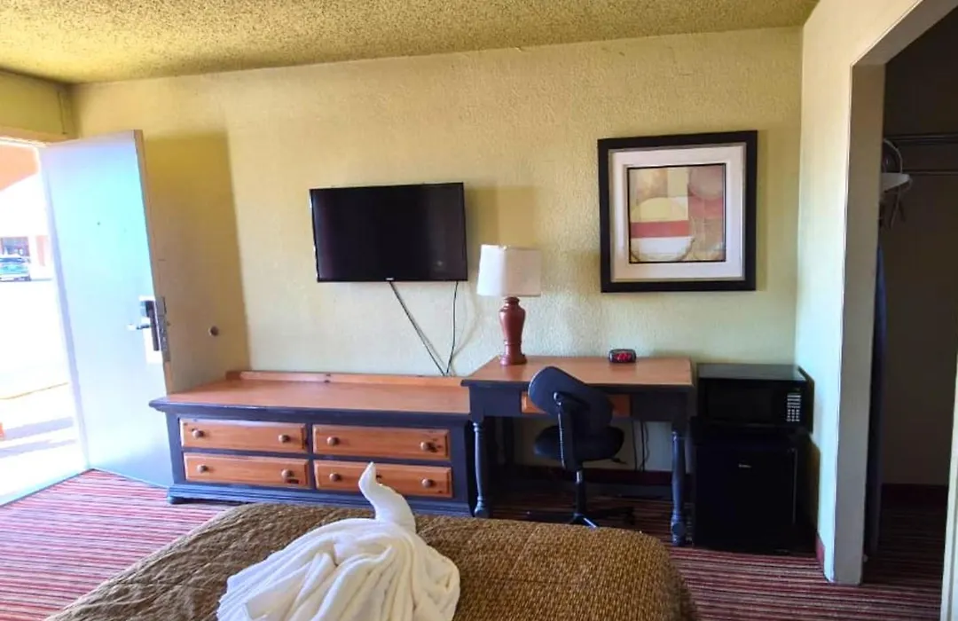 Suite Dreams Hotel-1