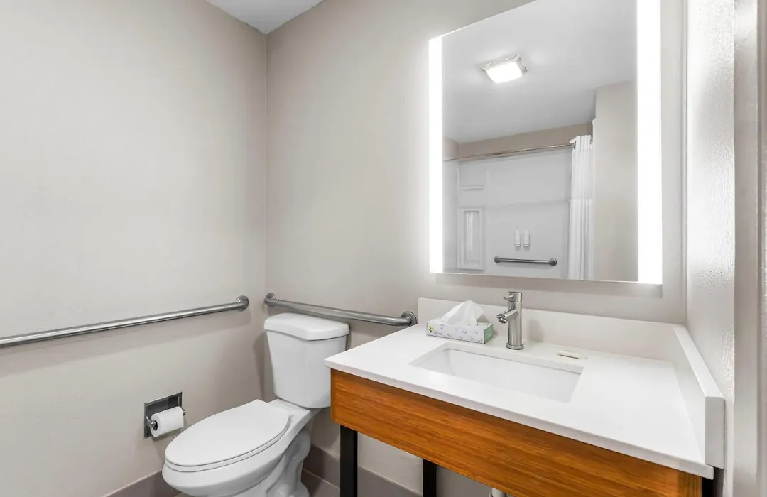 Days Inn & Suites By Wyndham Ridgeland-1