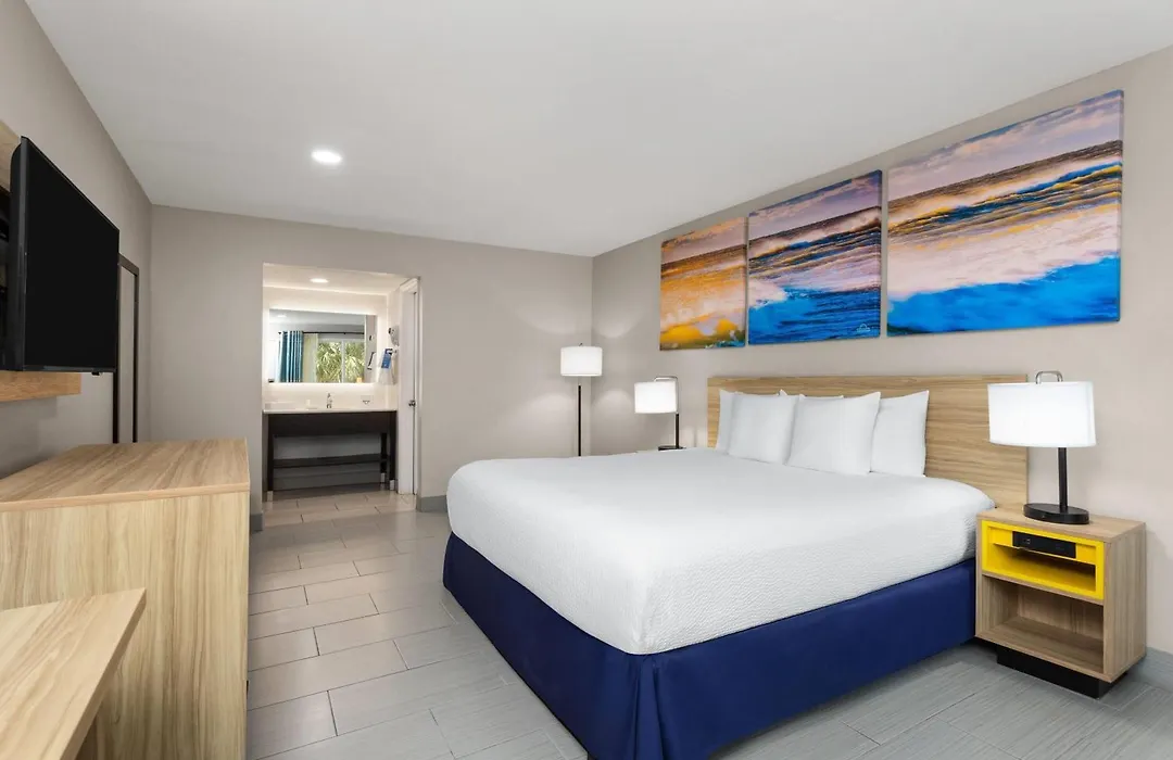 Days Inn By Wyndham Fort Myers Springs Resort-1