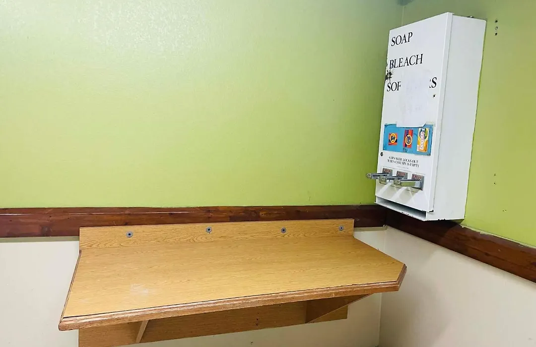 Travelodge By Wyndham Sellersburg-1